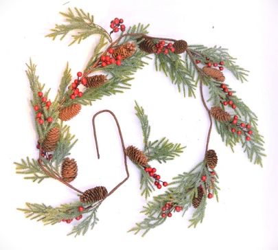 Y850 - Christmas Pine Cones & Red Berries Garland. Length Apx 1.5m