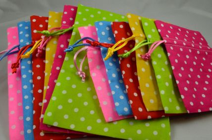 88168 - Set of 3 Small Or Medium Polka Dot Gift Bags with Draw Strings!